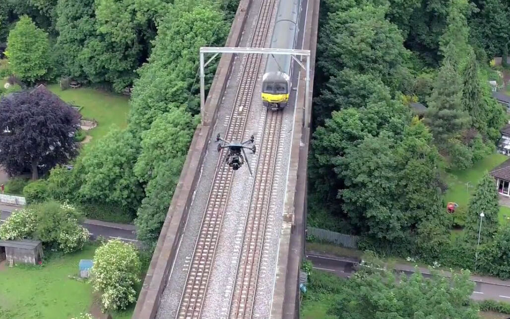 UAV Vogel Flying Above Rails