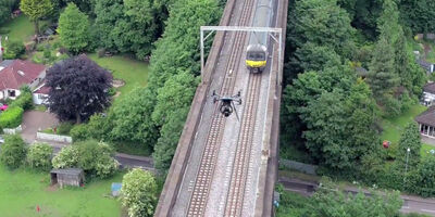 UAV Vogel Flying Above Rails