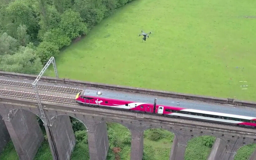 UAV Vogel Flying Above Rails