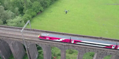 UAV Vogel Flying Above Rails