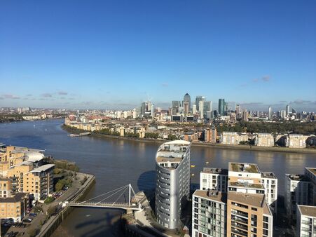 Pc Monitoring Greenwich Creekside London View